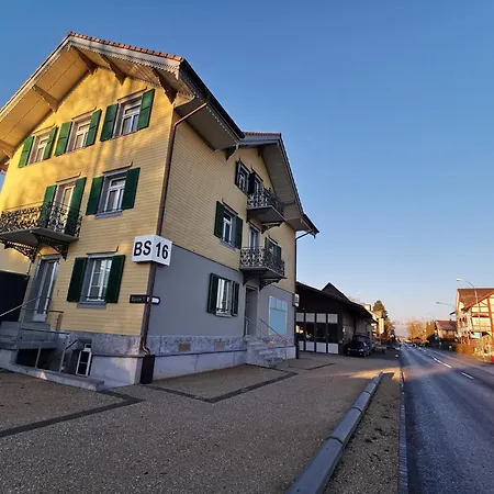 24-7 Long & Short Hotel *