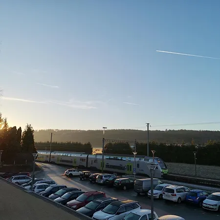 Szálloda 24-7 Long & Short Schüpfen