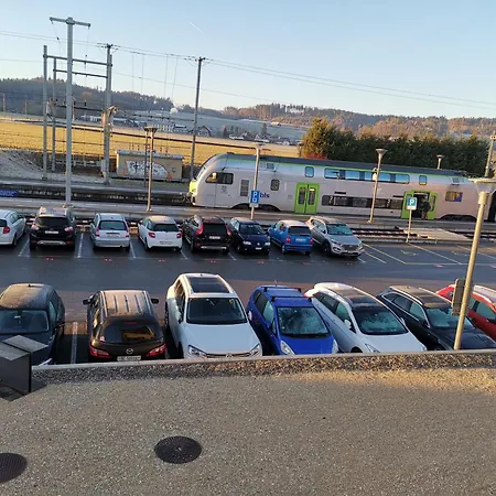 Szálloda 24-7 Long & Short *