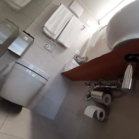 24-7 Long & Short Szálloda Schüpfen