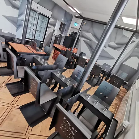 24-7 Long & Short Szálloda *