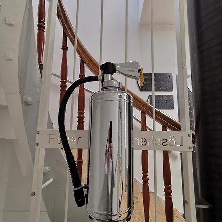 Szálloda 24-7 Long & Short *