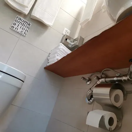 24-7 Long & Short Hotel *
