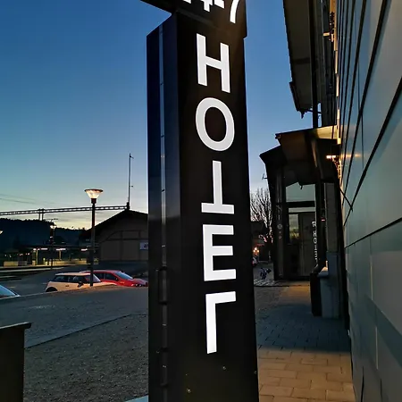 Hotel 24-7 Long & Short *